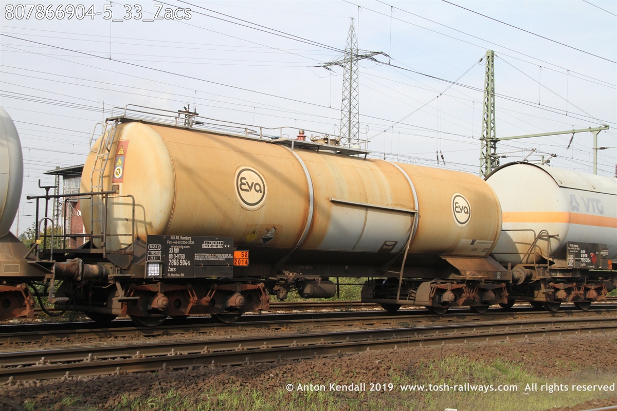 807866904-5_33_Zacs.JPG